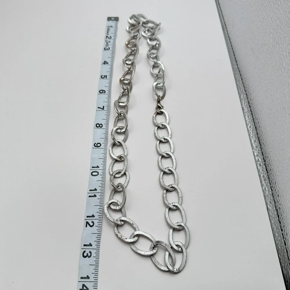 Vintage Y2K Silver Tone Textured Oval Link Chain Necklace 27